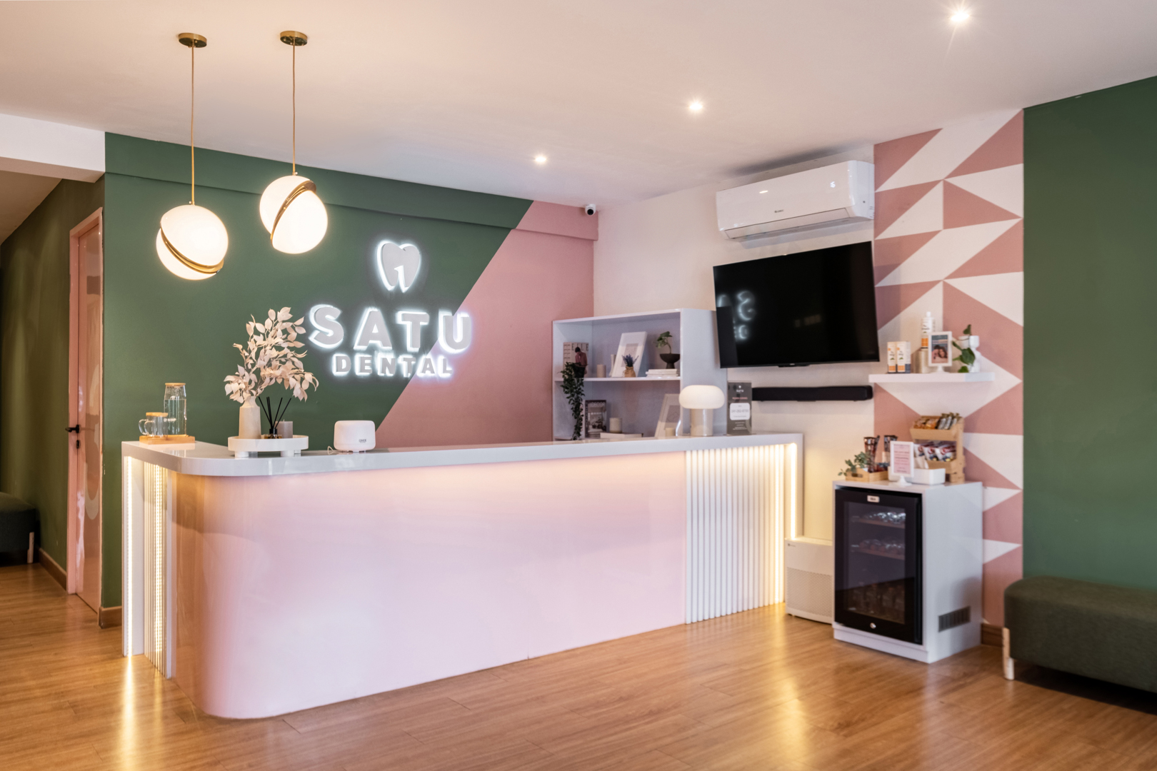 SATU Dental Clinic 22 Klinik-Gigi-Satu-Dental-Receptionist