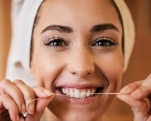 7. Lakukan Flossing Gigi