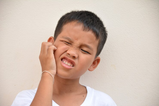 Penyebab dan Cara Mengatasi Gusi Bengkak pada Anak dengan Aman