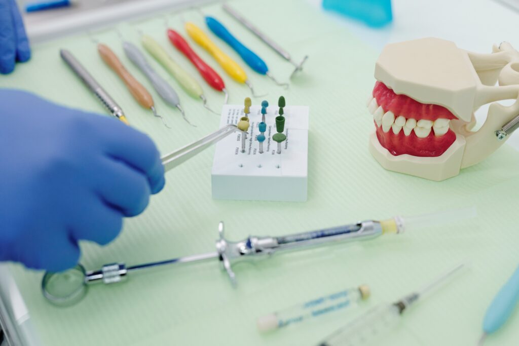 Perawatan Saluran Akar Gigi: Pengertian, Prosedur dan Manfaatnya