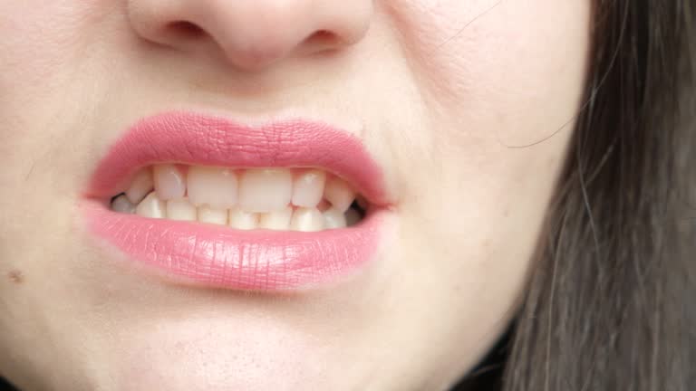 Kebiasaan Buruk Seperti Bruxism (Menggertakkan Gigi)