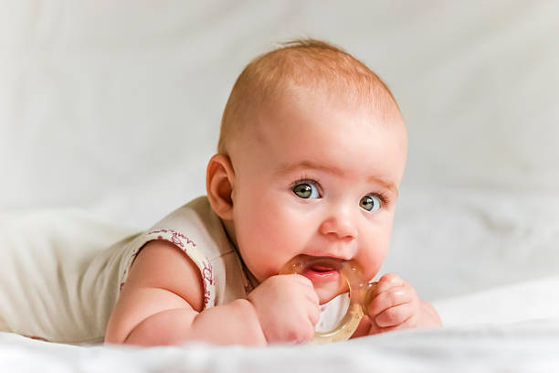 Pilih Ukuran Teether Sesuai Usia Bayi