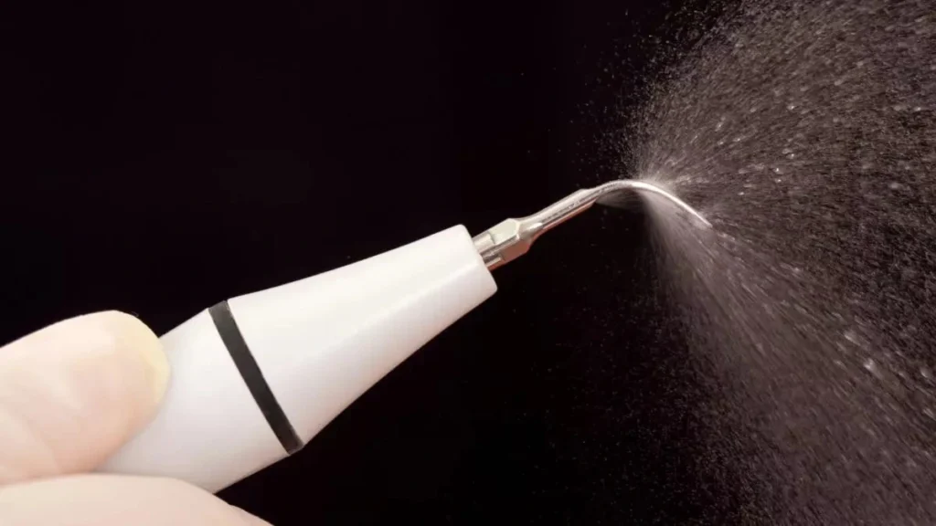 Pembersih Karang Gigi, Mulai Dari Baking Soda Hingga Scaling