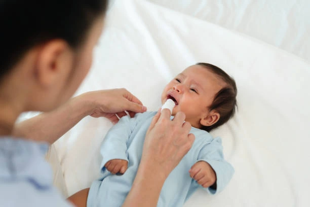 Ingin Tahu Cara Membersihkan Gigi Bayi? Ini Dia Panduannya!