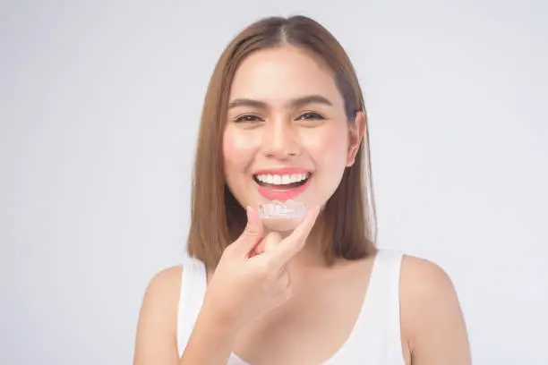 Apakah Retainer Gigi Kawat Cocok Untuk Anda? Yuk Cari Tahu!
