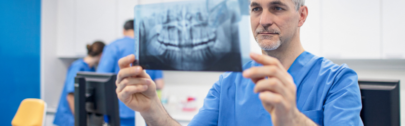 Apa Itu Orthodontist? Ini Tugas dan Peranannya
